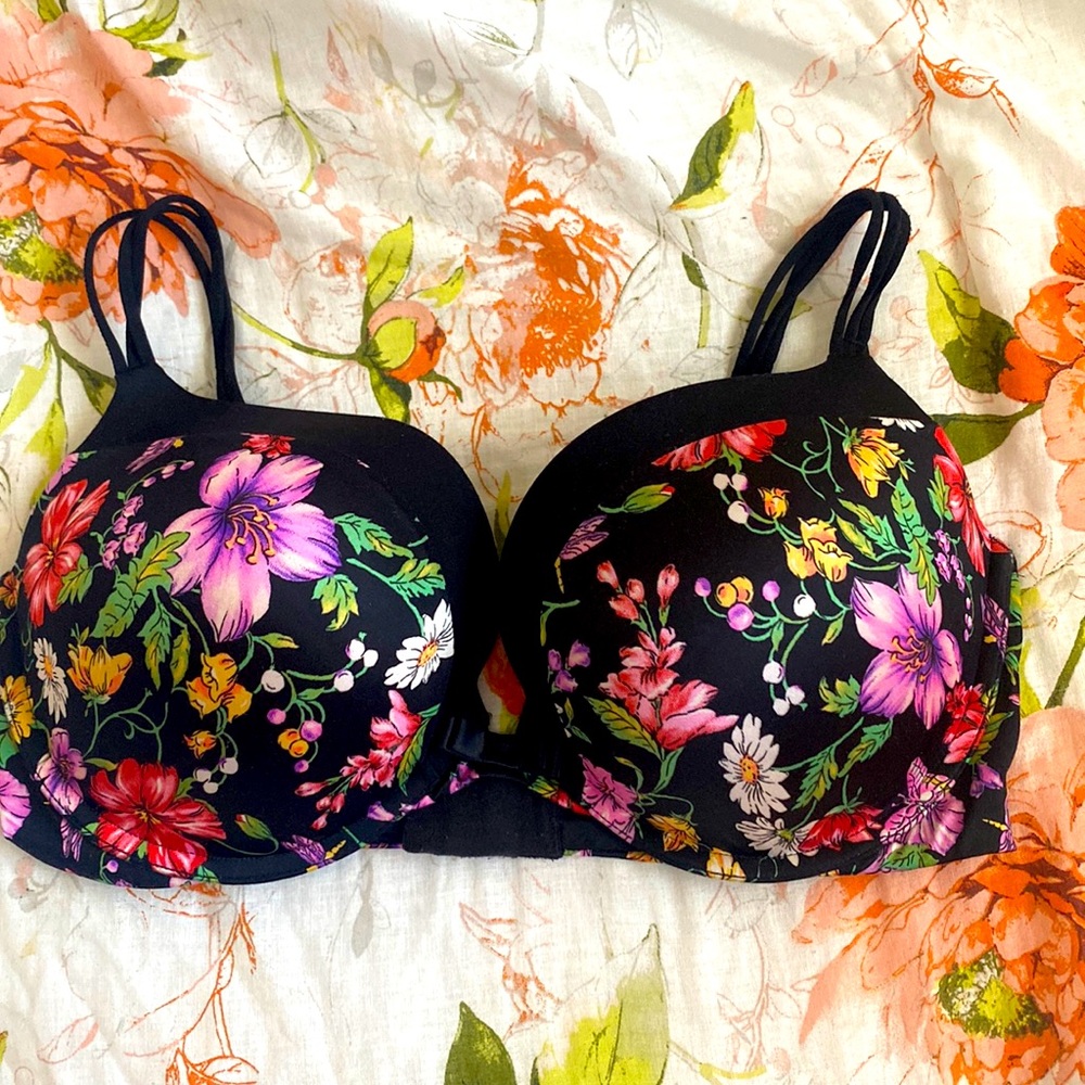Victoria’s Secret Very Sexy Floral print, convertible, push-up bra 36DD